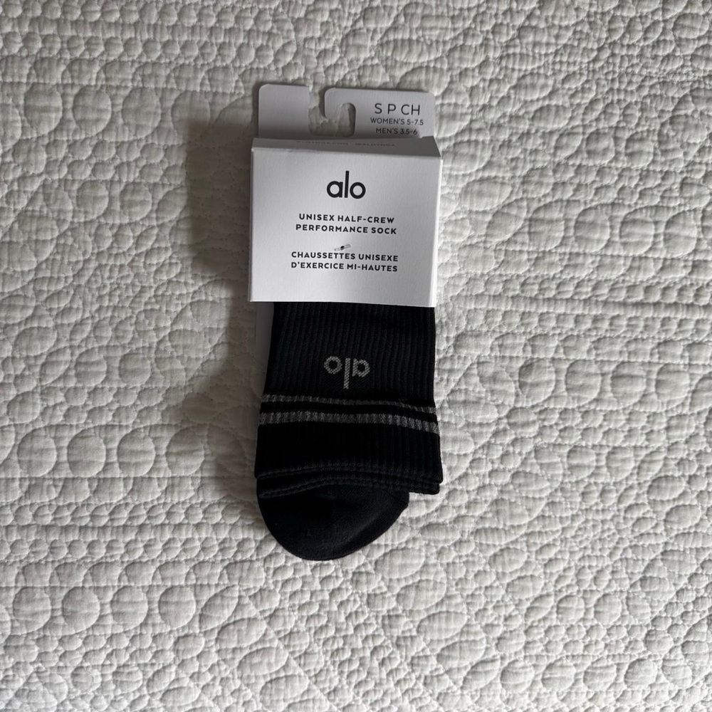 NWT Alo Yoga Half Crew Performance Sock Black writing in Gray Size Small